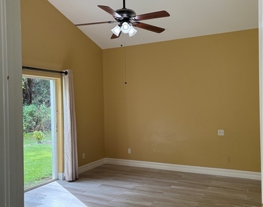 184 Lady Palm Drive - Photo Thumbnail 8