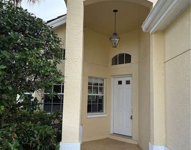 184 Lady Palm Drive - Photo Thumbnail 2