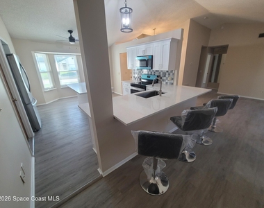 782 Simon Street Se - Photo Thumbnail 11