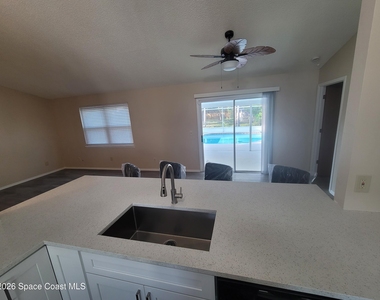 782 Simon Street Se - Photo Thumbnail 14