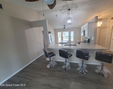 782 Simon Street Se - Photo Thumbnail 16