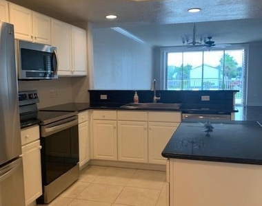 806 Mystic Drive - Photo Thumbnail 5