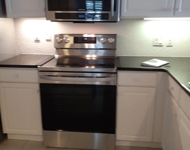 806 Mystic Drive - Photo Thumbnail 12