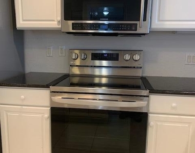 806 Mystic Drive - Photo Thumbnail 11