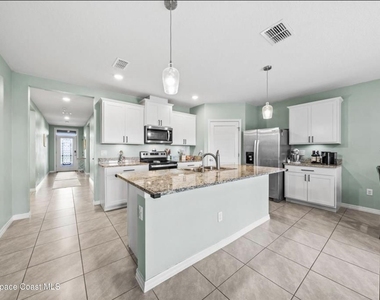 1401 Mcfarland Drive - Photo Thumbnail 4