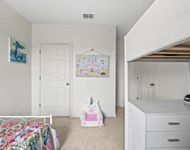 1401 Mcfarland Drive - Photo Thumbnail 15