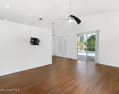 443 Cobblewood Drive - Photo Thumbnail 10