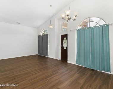 443 Cobblewood Drive - Photo Thumbnail 2