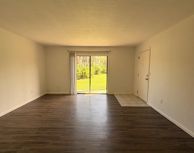 2130 Forest Knoll Drive Ne - Photo Thumbnail 8