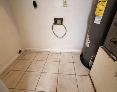 2130 Forest Knoll Drive Ne - Photo Thumbnail 7