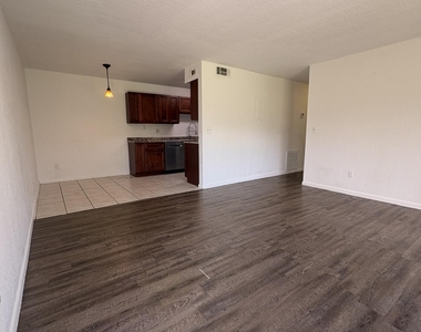 2130 Forest Knoll Drive Ne - Photo Thumbnail 2