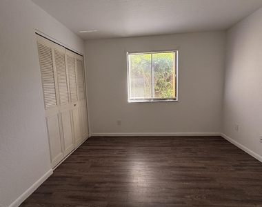 2130 Forest Knoll Drive Ne - Photo Thumbnail 10