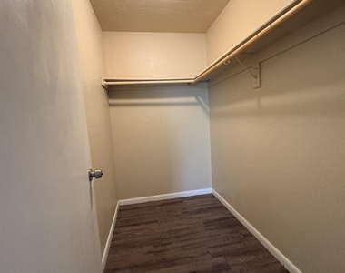 2130 Forest Knoll Drive Ne - Photo Thumbnail 16