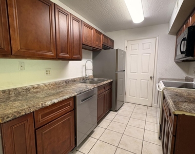 2130 Forest Knoll Drive Ne - Photo Thumbnail 5