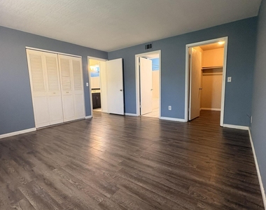 2130 Forest Knoll Drive Ne - Photo Thumbnail 15