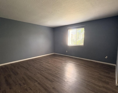 2130 Forest Knoll Drive Ne - Photo Thumbnail 13