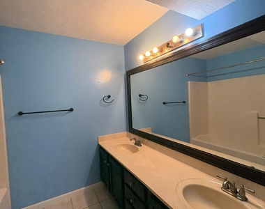 2130 Forest Knoll Drive Ne - Photo Thumbnail 17