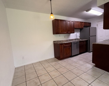 2130 Forest Knoll Drive Ne - Photo Thumbnail 3