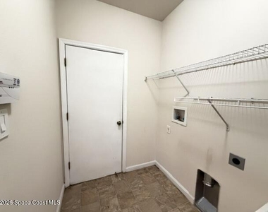 4880 Greenhill Street - Photo Thumbnail 13