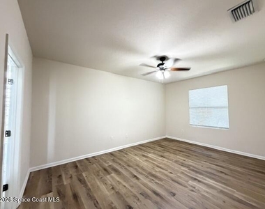4880 Greenhill Street - Photo Thumbnail 6
