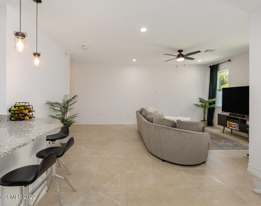 1470 Isabella Drive - Photo Thumbnail 5