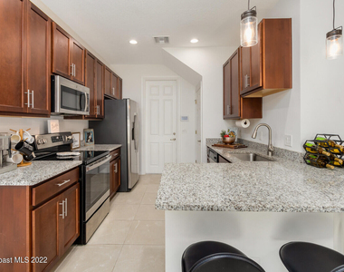 1470 Isabella Drive - Photo Thumbnail 3