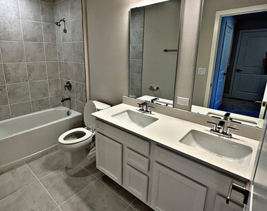 1685 Kendall Pointe Place - Photo Thumbnail 17