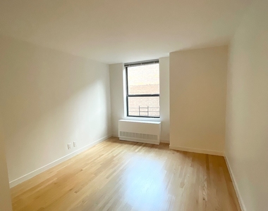 West 87th Street - Photo Thumbnail 6