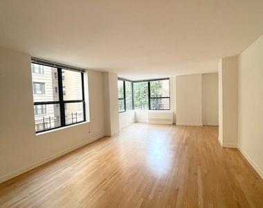 West 87th Street - Photo Thumbnail 3
