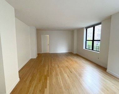 West 87th Street - Photo Thumbnail 2