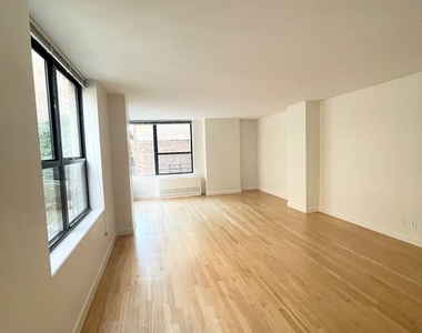 West 87th Street - Photo Thumbnail 1