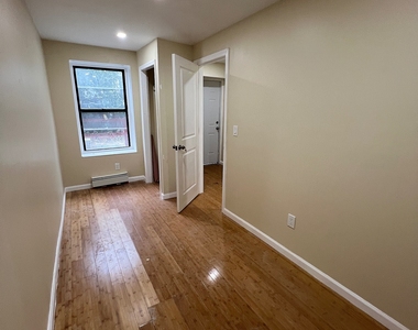 445 East 139 Street - Photo Thumbnail 5