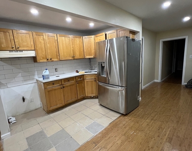 445 East 139 Street - Photo Thumbnail 2