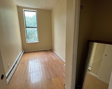 445 East 139 Street - Photo Thumbnail 4