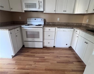 22 1/2 N Spring Blvd - Photo Thumbnail 2