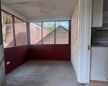 22 1/2 N Spring Blvd - Photo Thumbnail 1