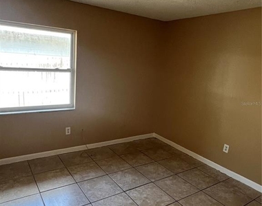 8513 N 15th Street - Photo Thumbnail 10