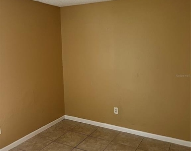 8513 N 15th Street - Photo Thumbnail 4
