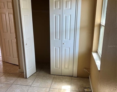 8513 N 15th Street - Photo Thumbnail 5