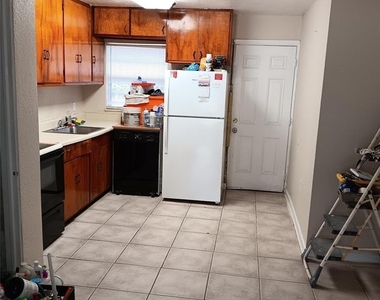 204 Olmstead Drive - Photo Thumbnail 2
