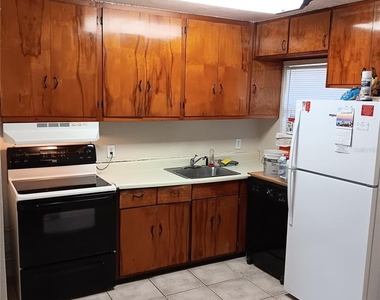 204 Olmstead Drive - Photo Thumbnail 3