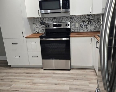 4511 W Humphrey Street - Photo Thumbnail 13