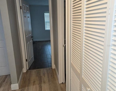 4511 W Humphrey Street - Photo Thumbnail 10