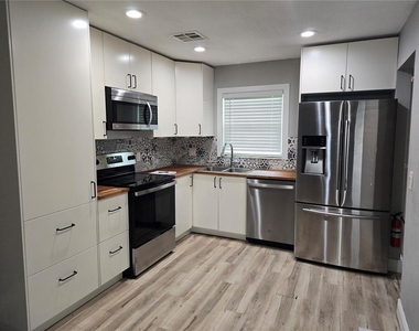 4511 W Humphrey Street - Photo Thumbnail 16