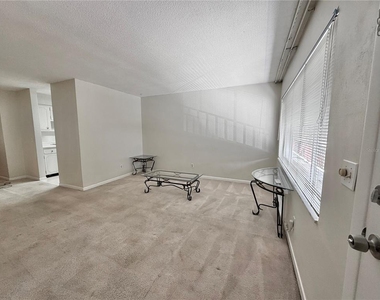 2344 Shelley Street - Photo Thumbnail 2