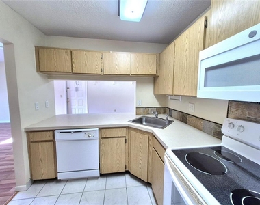 1344 Pine Ridge Circle E - Photo Thumbnail 11