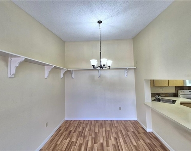 1344 Pine Ridge Circle E - Photo Thumbnail 7