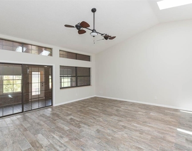 6541 Brentwood Drive - Photo Thumbnail 3