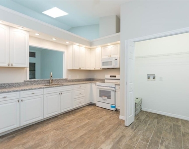 6541 Brentwood Drive - Photo Thumbnail 8