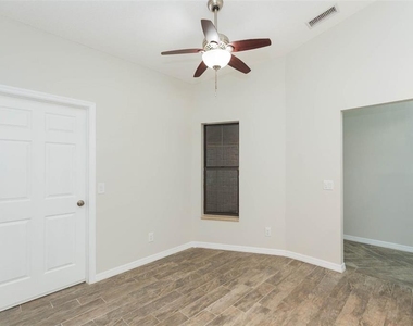 6541 Brentwood Drive - Photo Thumbnail 10